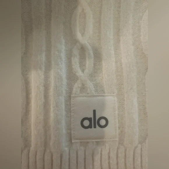 ALO Yoga Cream Cable Knit Lounge Shorts